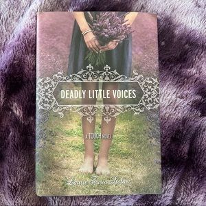 Laurie Faria Stolarz Deadly Little Voices Hardcover Book NEW FAST SHIPPING! 💜📚